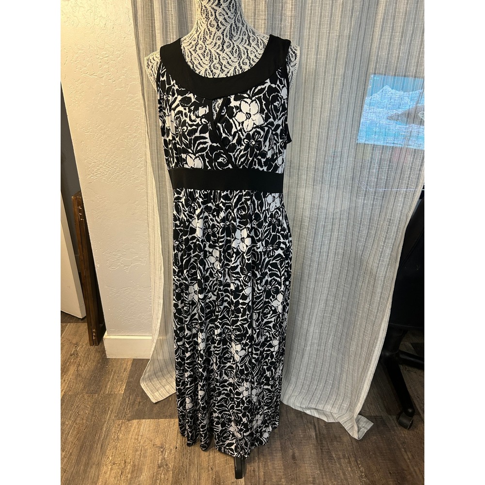 Maxi Dress Womens XL Black White Floral Sleeveless Empire Waist Susan Lawrence